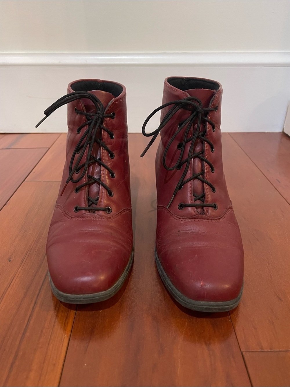Vintage Regence burgundy leather lace up boots with a 1.5" heel, size US 8 AA